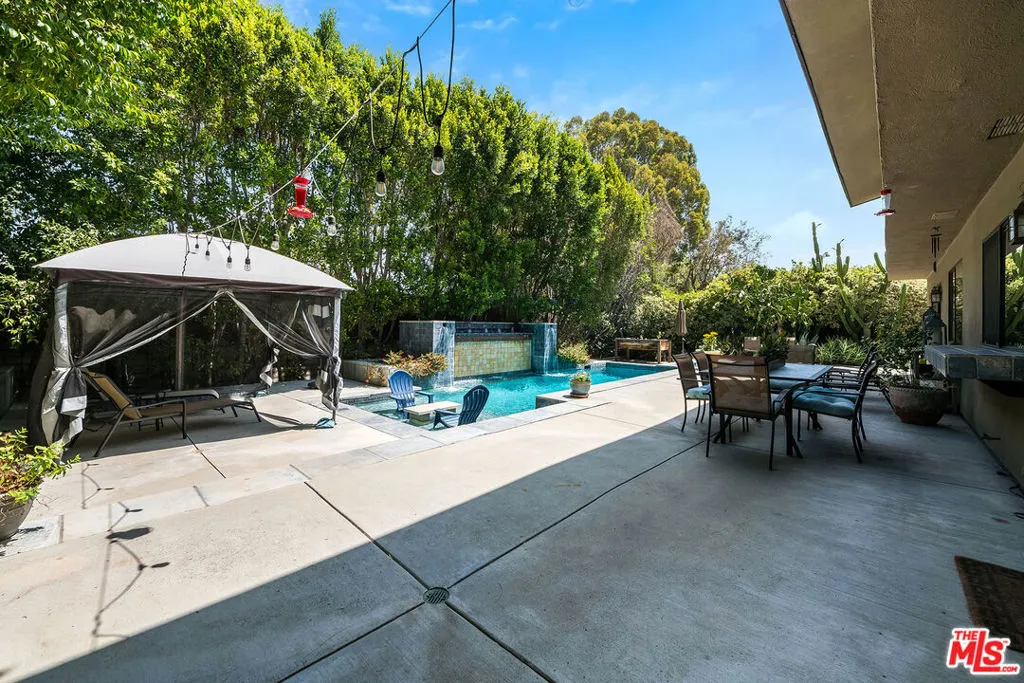 24417 Clipstone Street, Woodland Hills, California 91367 home-pic-31